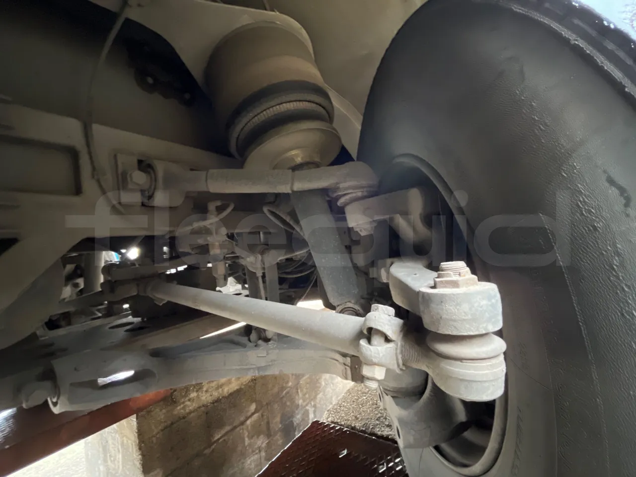 Iveco Crossway SFR160 - Euro5 - 243kW - 12.760mt - front shock absorbers left
