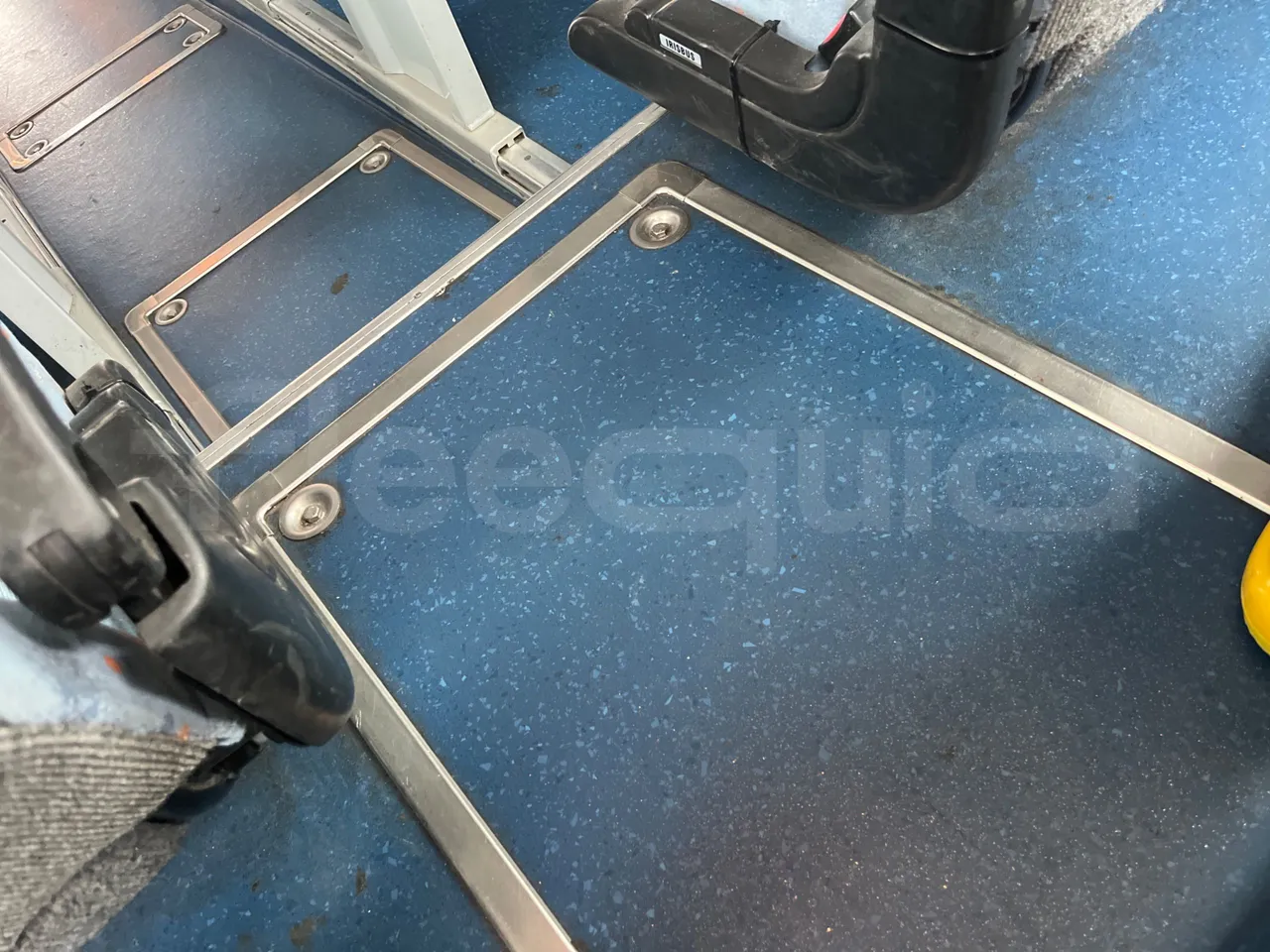 Iveco Crossway SFR160 - Euro5 - 243kW - 12.760mt - floor hatches photo