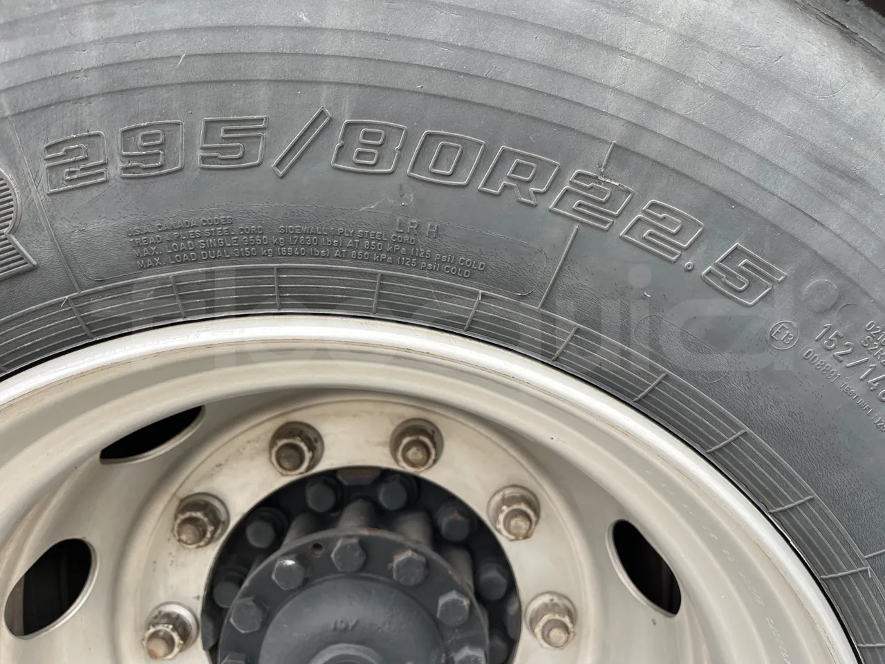Iveco Crossway SFR160 - Euro5 - 243kW - 12.760mt - tread condition front tires left