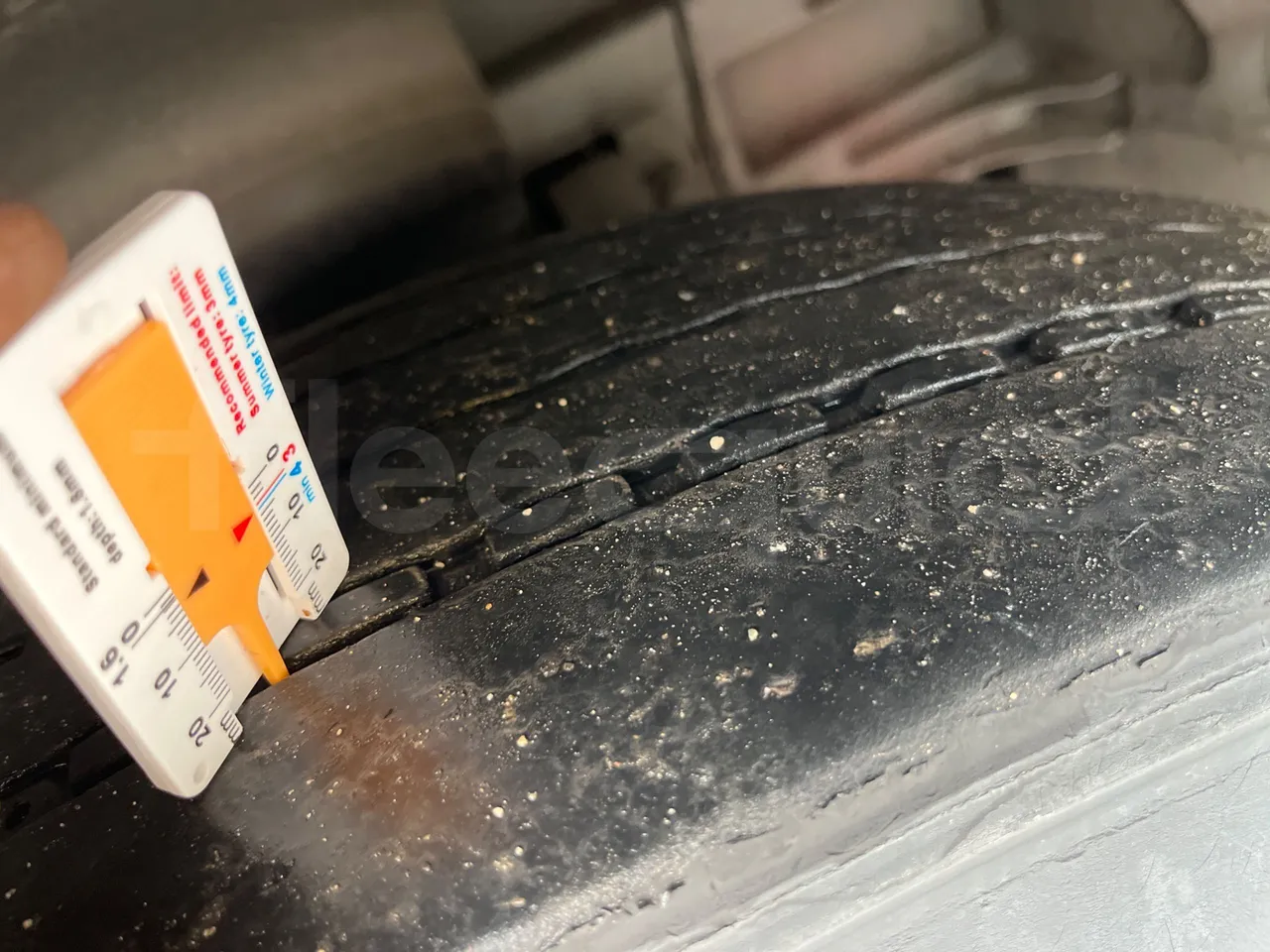 Iveco Crossway SFR160 - Euro5 - 243kW - 12.760mt - tread condition front tires right