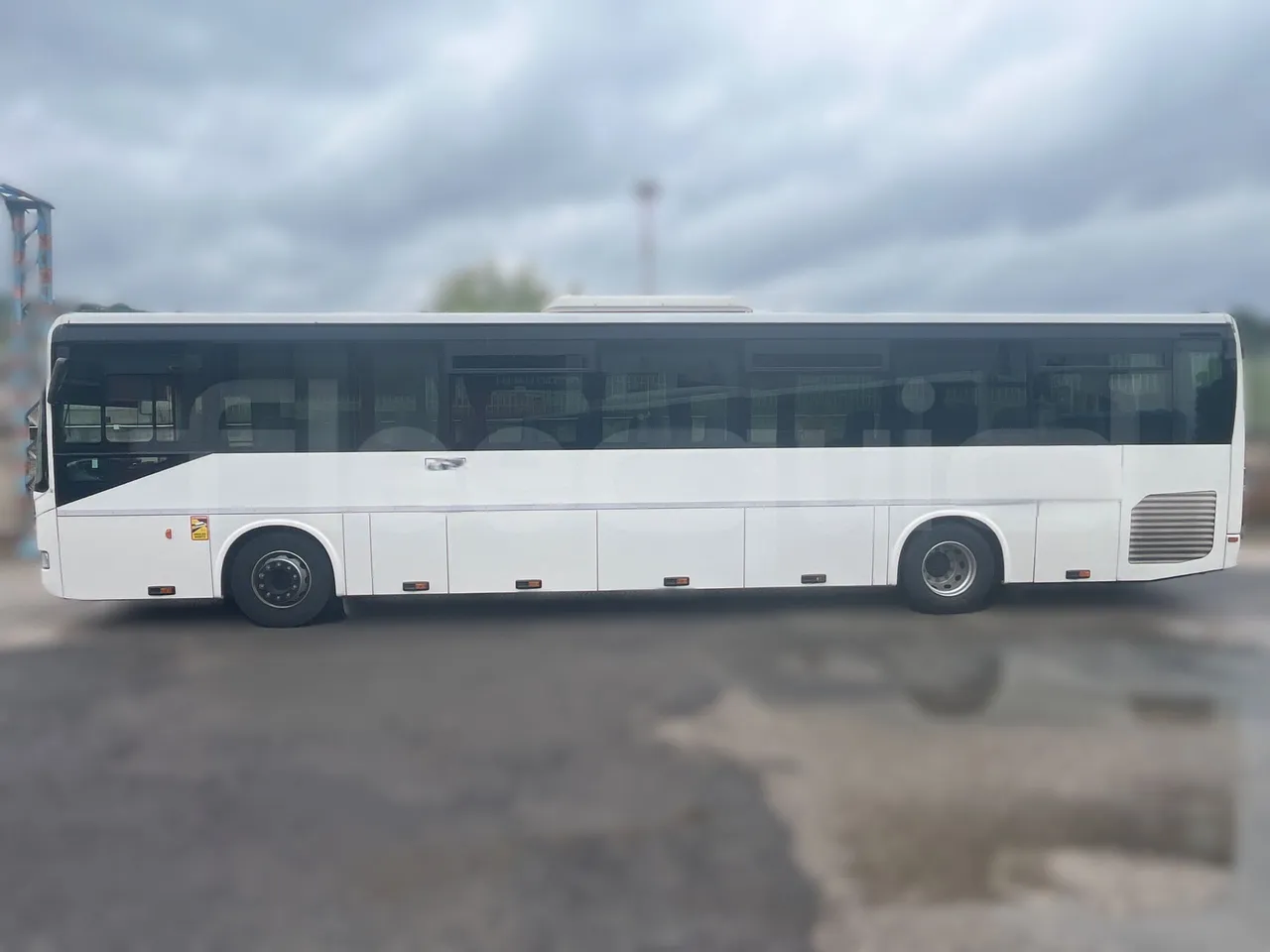 Iveco Crossway SFR160 - Euro5 - 243kW - 12.760mt - left side photo