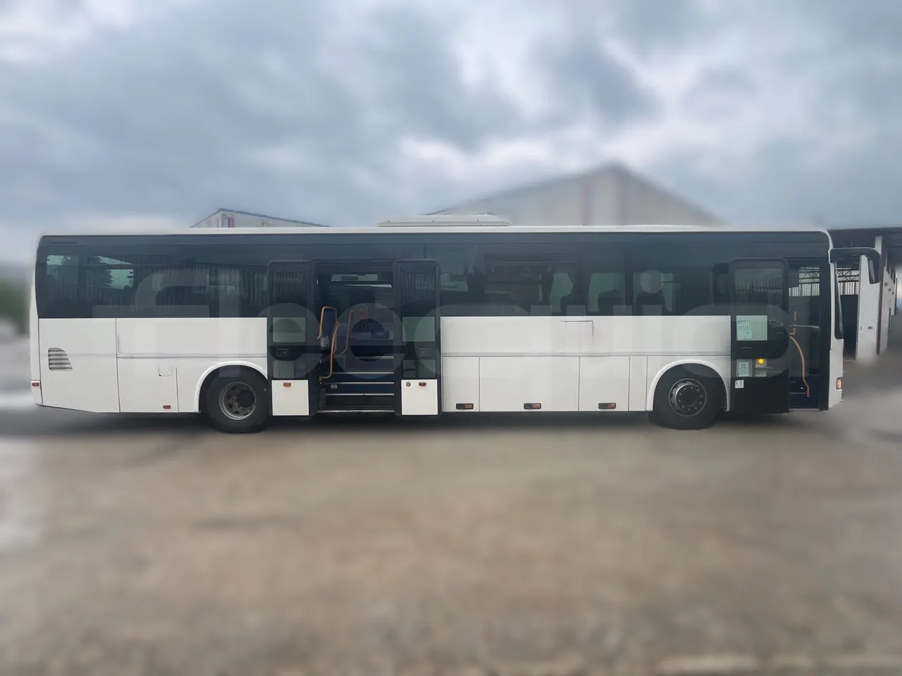 Iveco Crossway SFR160 - Euro5 - 243kW - 12.760mt - right side doors open