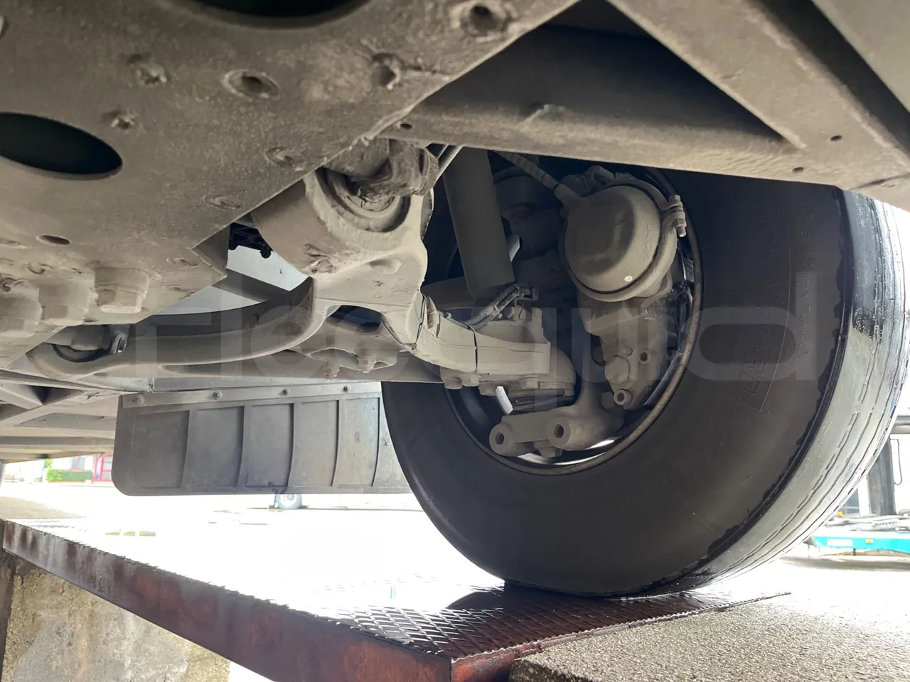 Iveco Crossway SFR160 - Euro5 - 243kW - 12.760mt - front axle right side