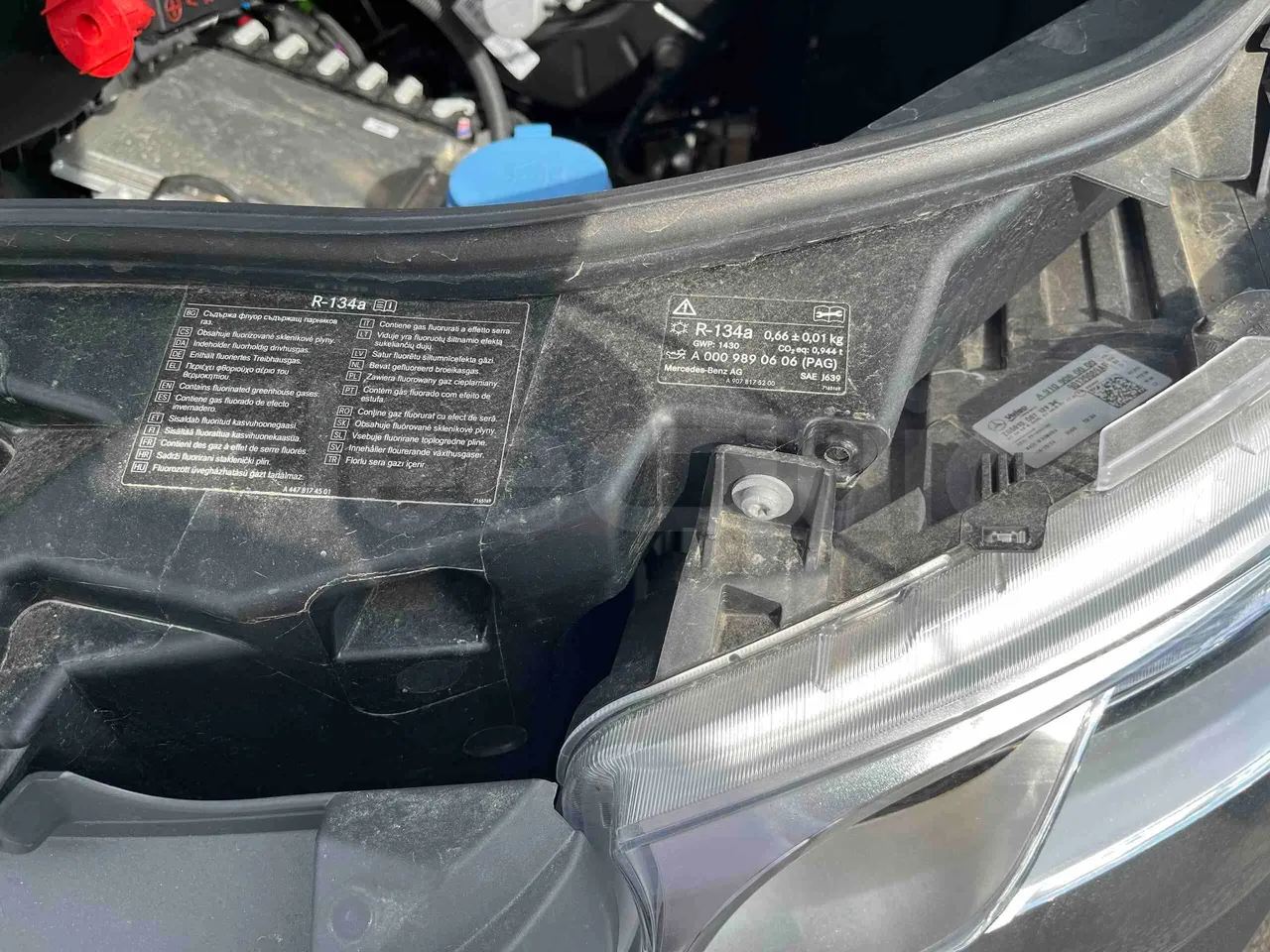 Mercedes-Benz Sprinter - engine plate photo