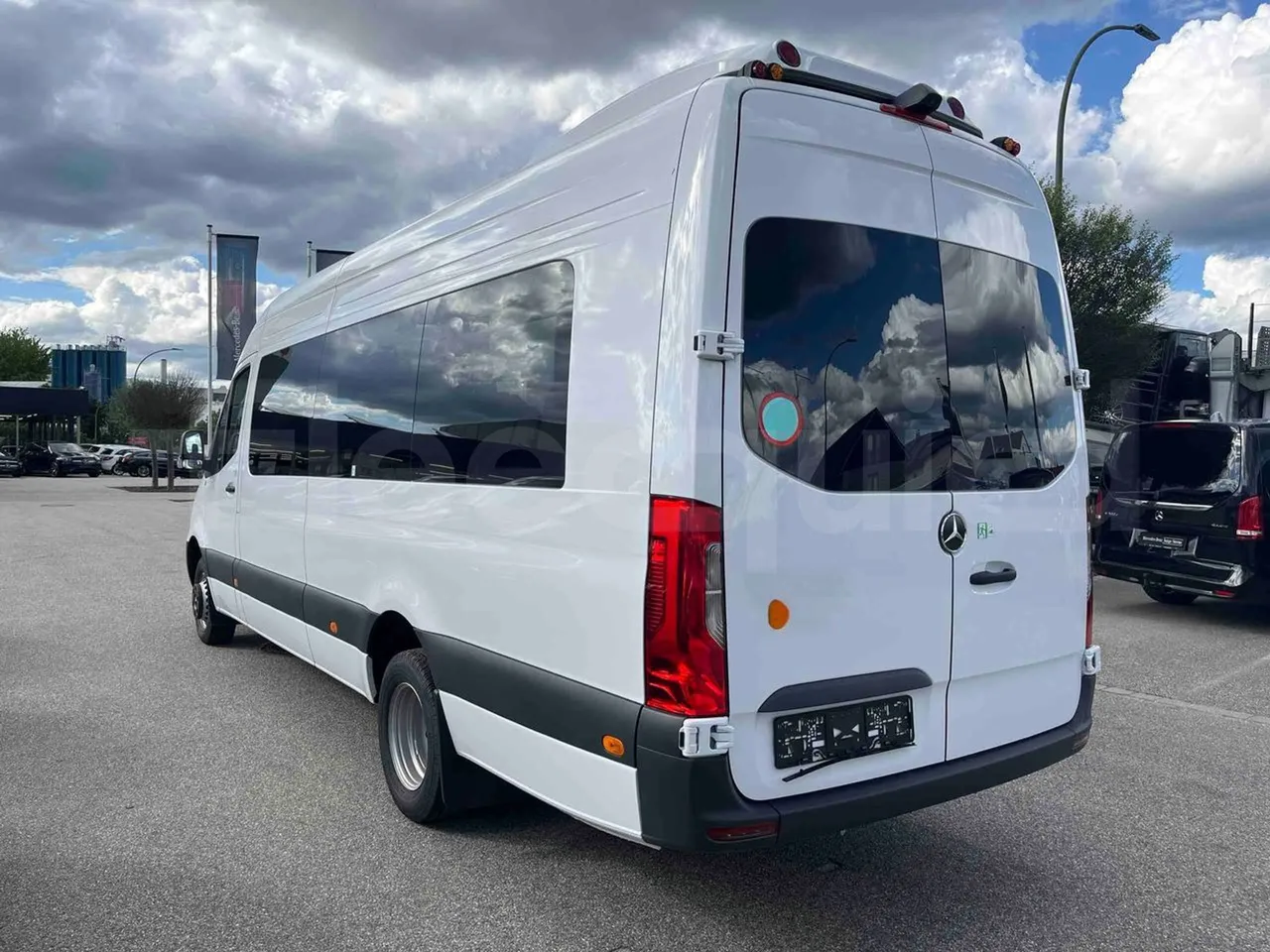 Mercedes-Benz Sprinter - 3/4 Rear Left Side