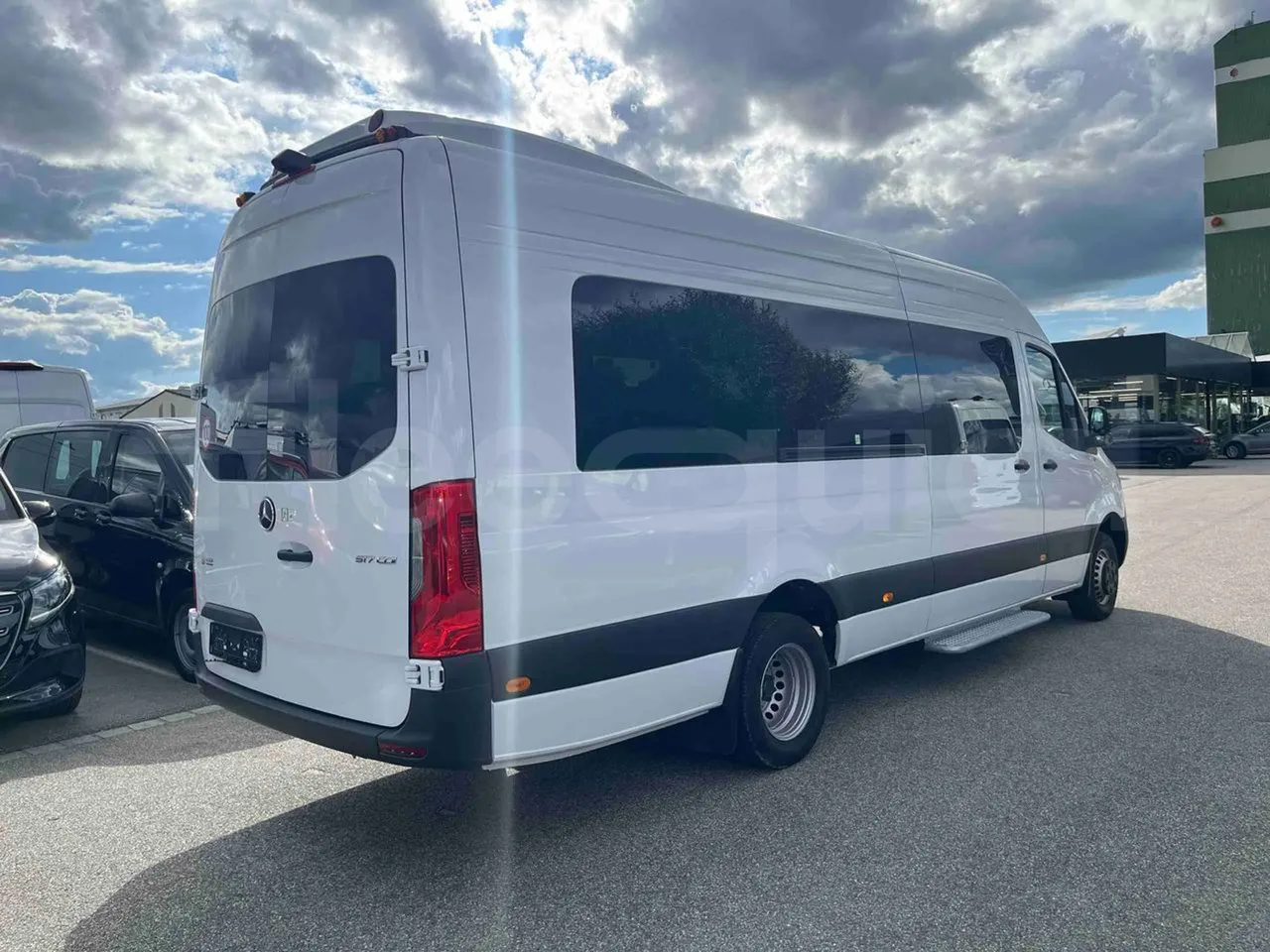 Mercedes-Benz Sprinter - 3/4 Rear Right Side