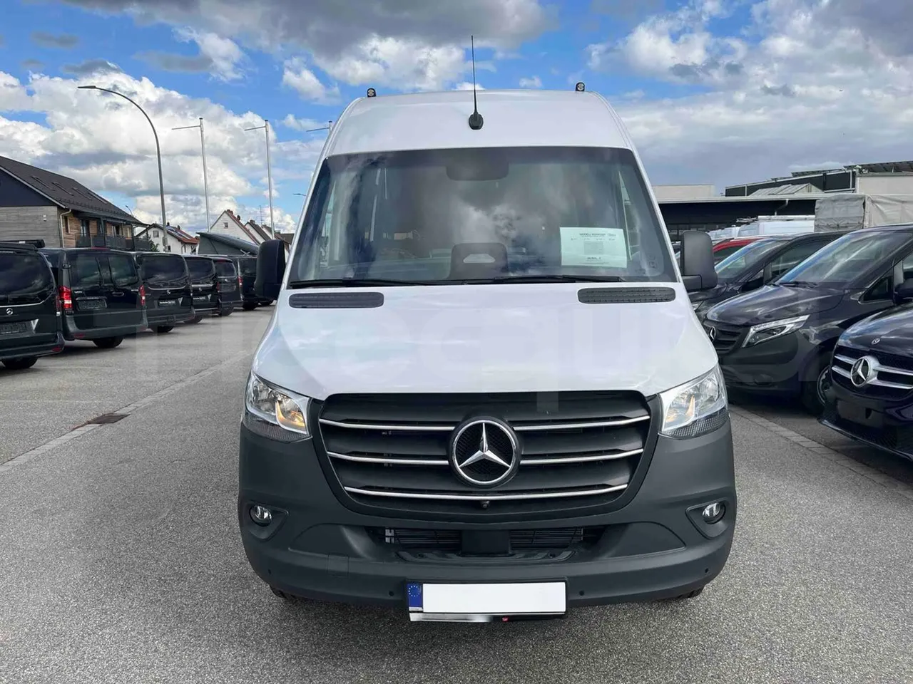Mercedes-Benz Sprinter - Front