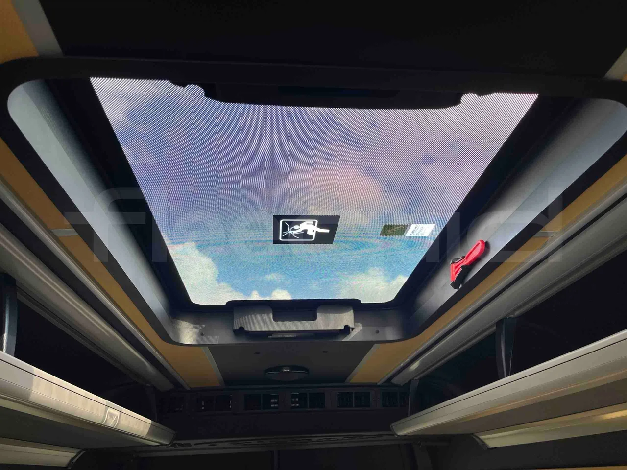 Mercedes-Benz Sprinter - Roof Hatch 1