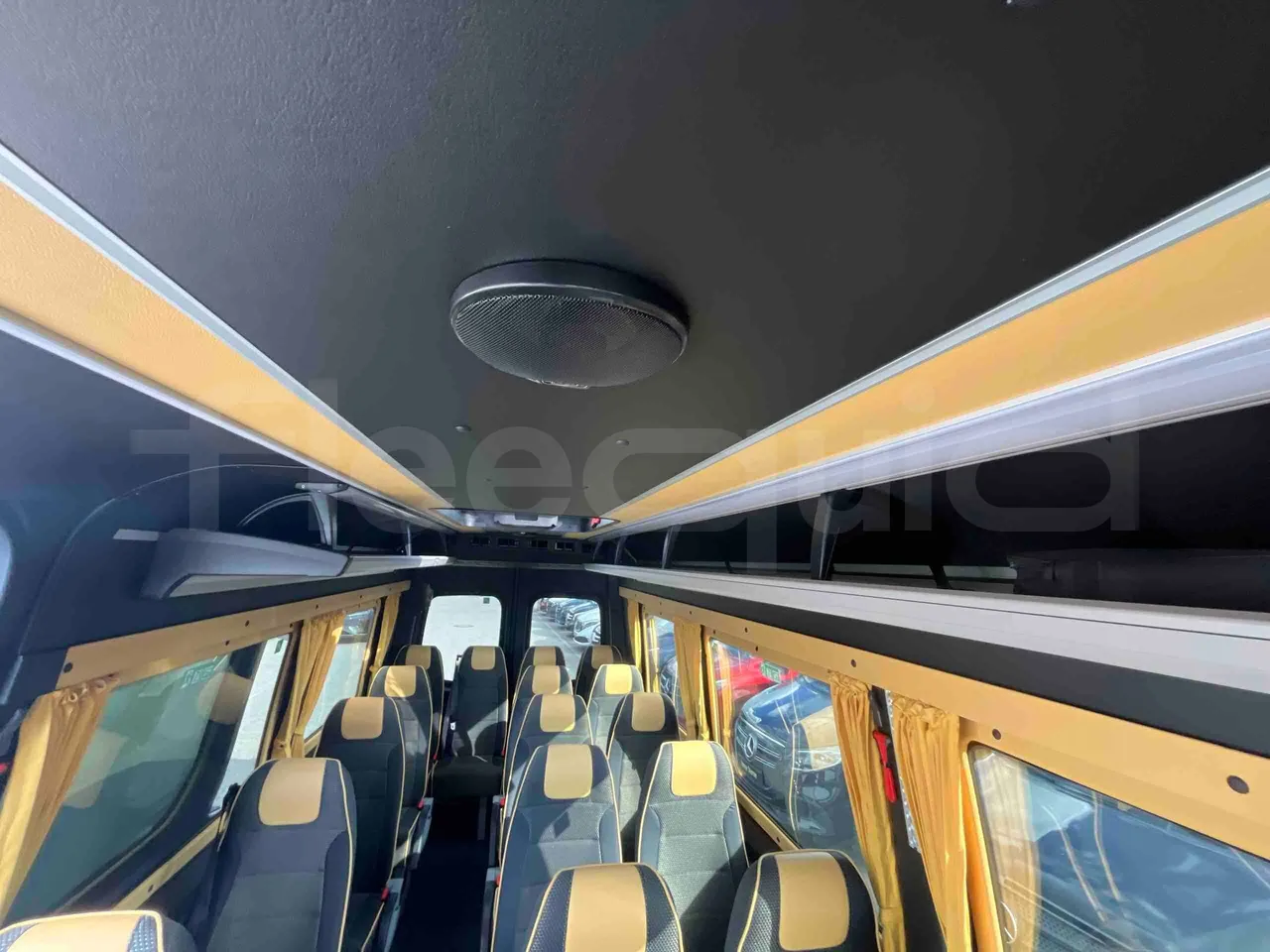 Mercedes-Benz Sprinter - Roof Hatch 2