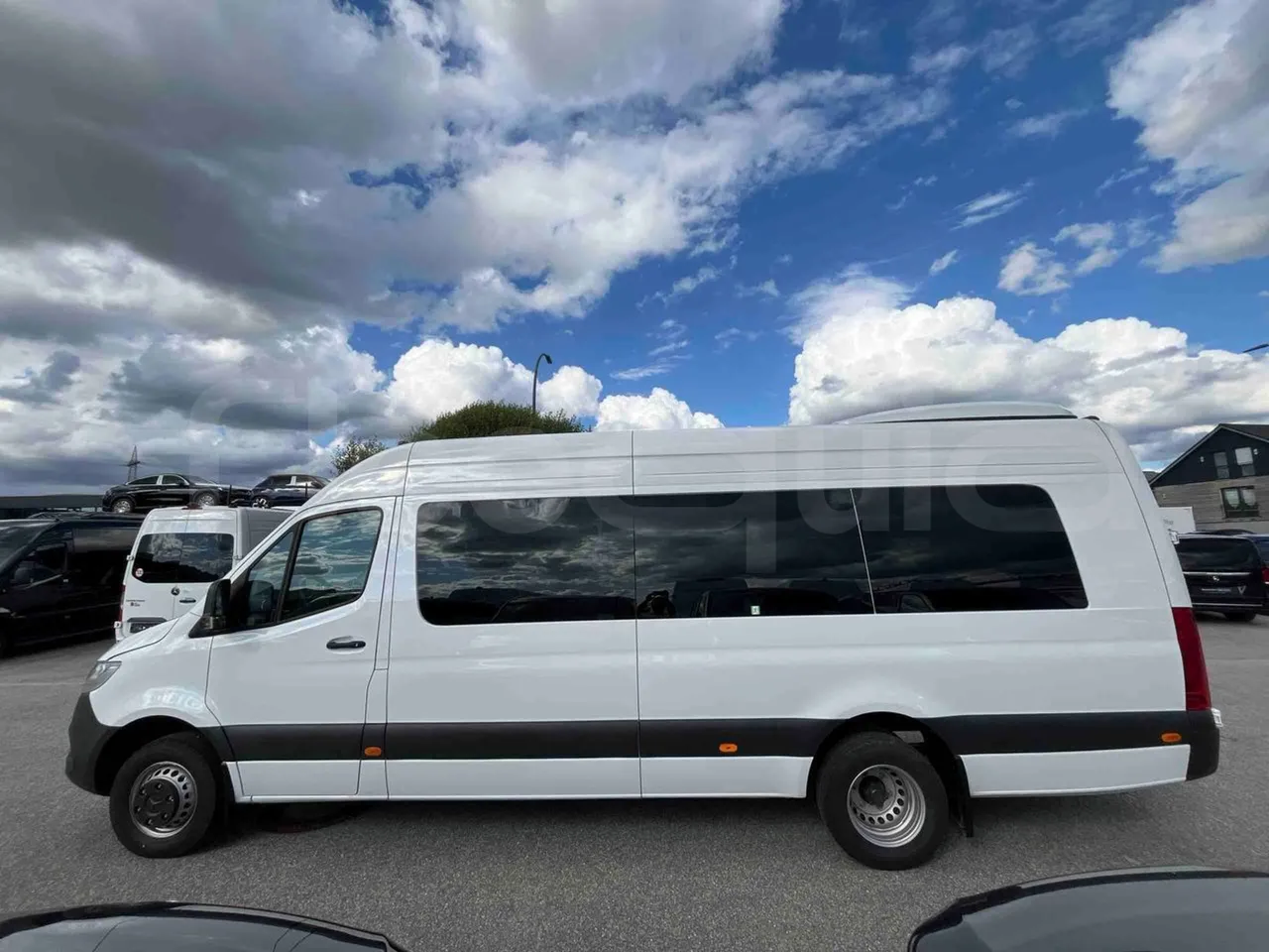 Mercedes-Benz Sprinter - Left Side