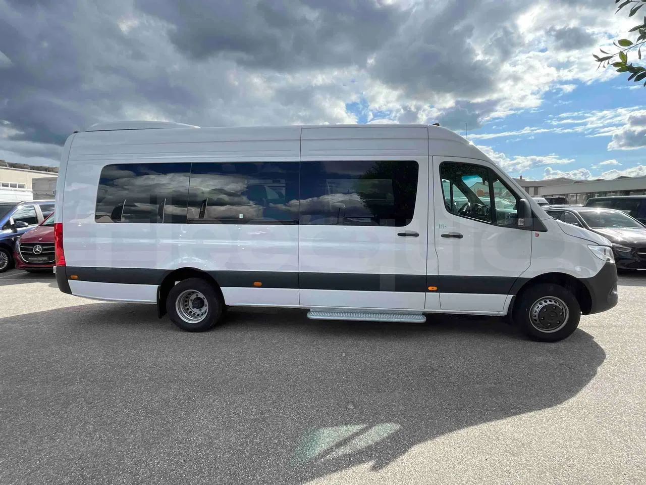 Mercedes-Benz Sprinter - Right Side