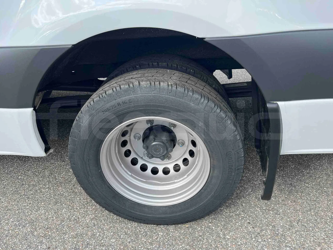 Mercedes-Benz Sprinter - First Axle Left Side: Tyre Tread