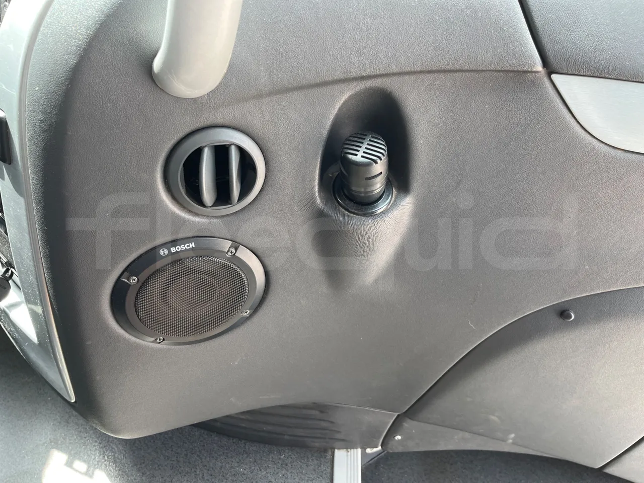 Irizar i6 15.35 - EUR6 - 331kW - 14.98m - hostes microphone accessories photo
