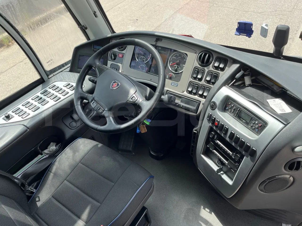 Irizar i6 15.35 - EUR6 - 331kW - 14.98m - buttons panels on (mandatory for bus to scrap)