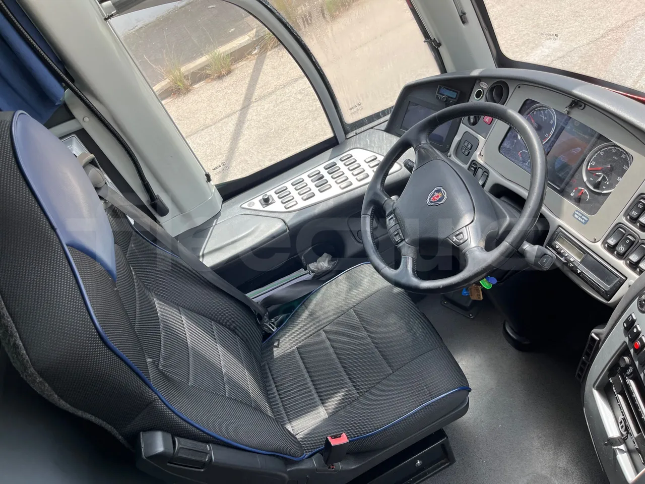 Irizar i6 15.35 - EUR6 - 331kW - 14.98m - driver's seat photo (mandatory for bus to scrap)