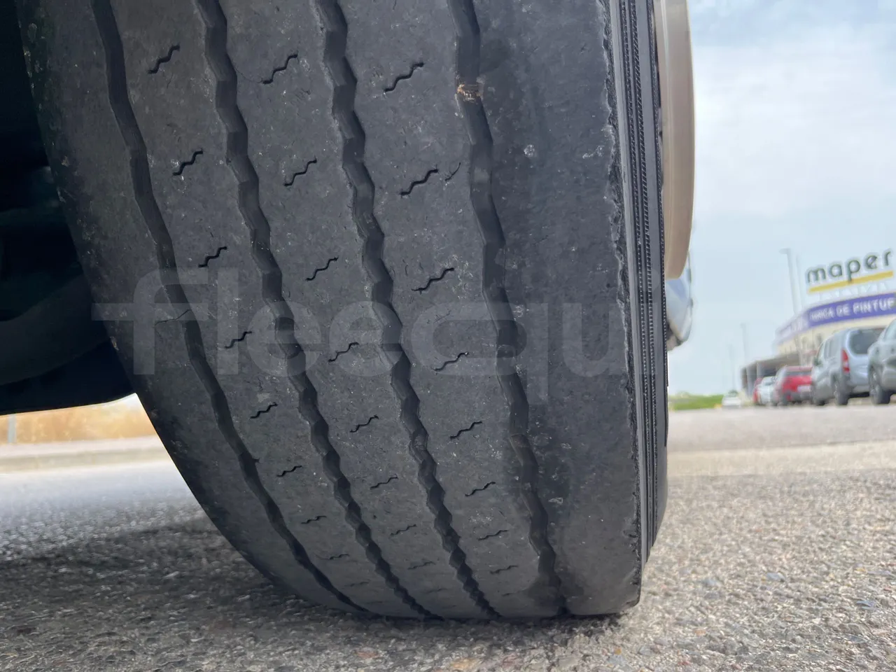 Irizar i6 15.35 - EUR6 - 331kW - 14.98m - tread condition front tires right
