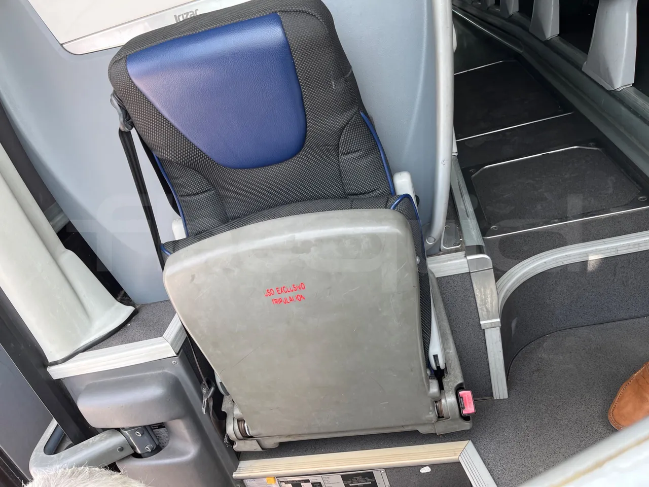 Irizar i6 15.35 - EUR6 - 331kW - 14.98m - hostess seat photo