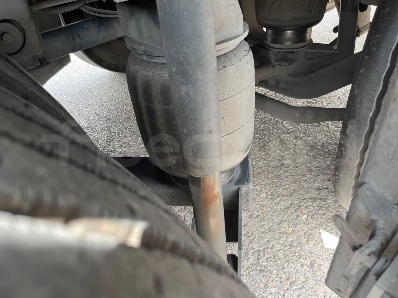 Irizar i6 15.35 - EUR6 - 331kW - 14.98m - axle 2 shock absorbers 2 left