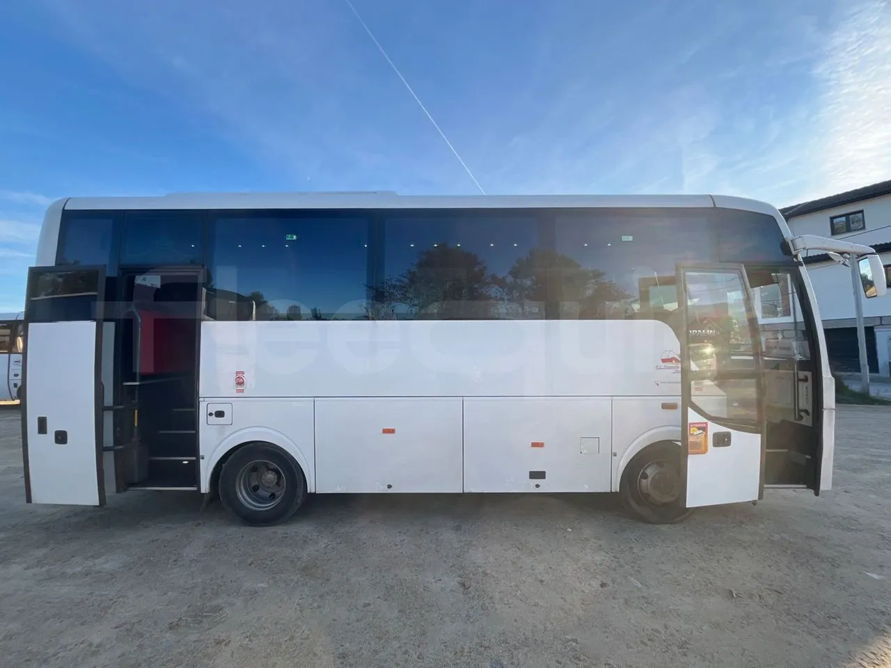 Temsa Opalin MD7 - Euro 6 - 129 kW - 8.400 mt - right side doors open