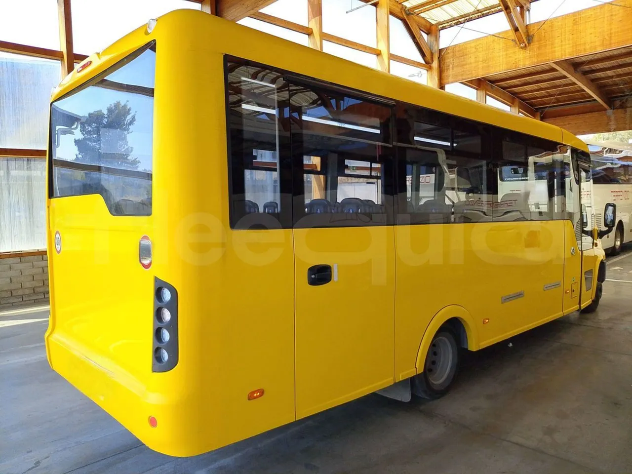 Iveco Indcar WGIVMY11 MOBI SCUOLABUS - EUR6 - 100Kw - 8,592m - 3/4 right rear doors closed
