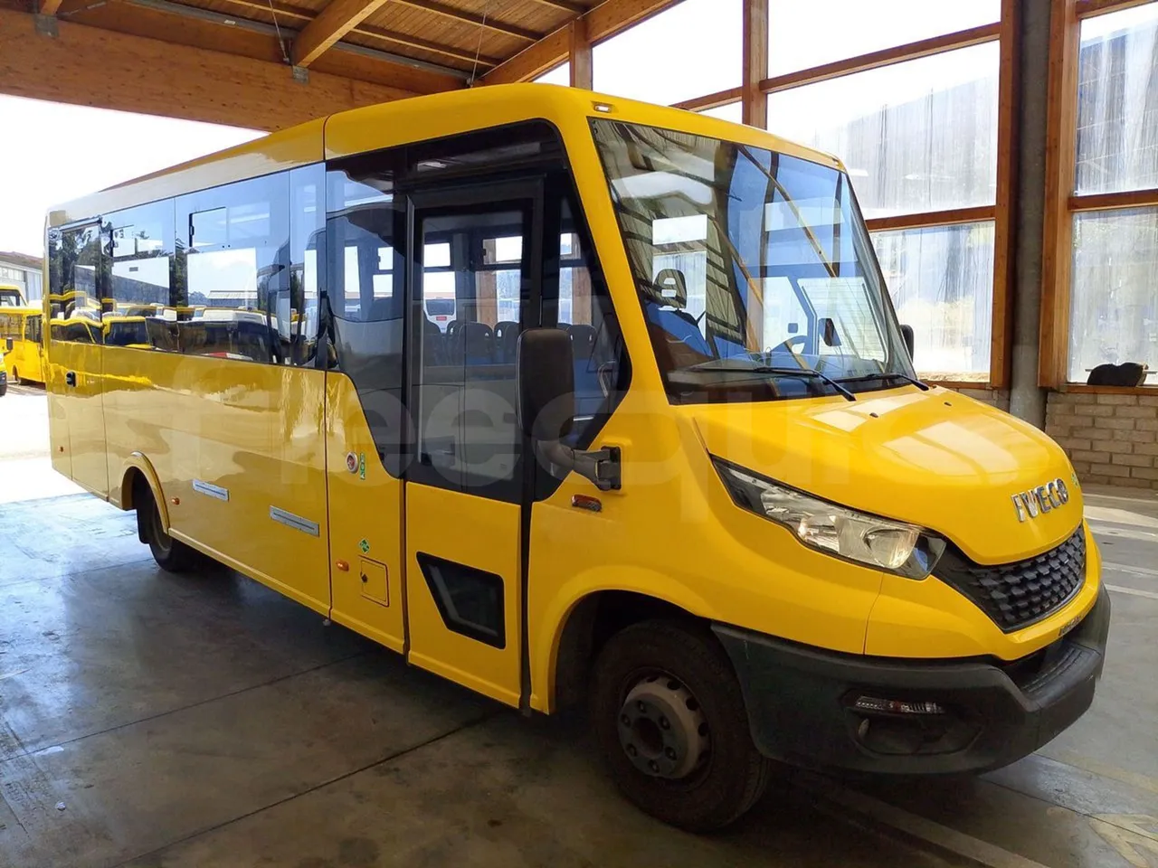 Iveco Indcar WGIVMY11 MOBI SCUOLABUS - EUR6 - 100Kw - 8,592m - Base cover photo