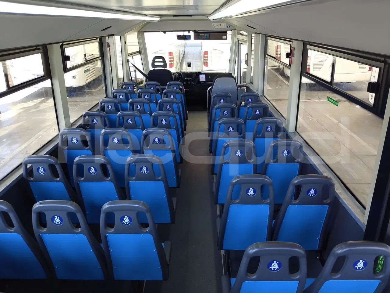 Iveco Indcar WGIVMY11 MOBI SCUOLABUS - EUR6 - 100Kw - 8,592m - forward view middle aisle