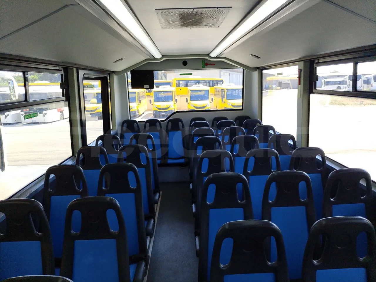 Iveco Indcar WGIVMY11 MOBI SCUOLABUS - EUR6 - 100Kw - 8,592m - reverse view middle aisle