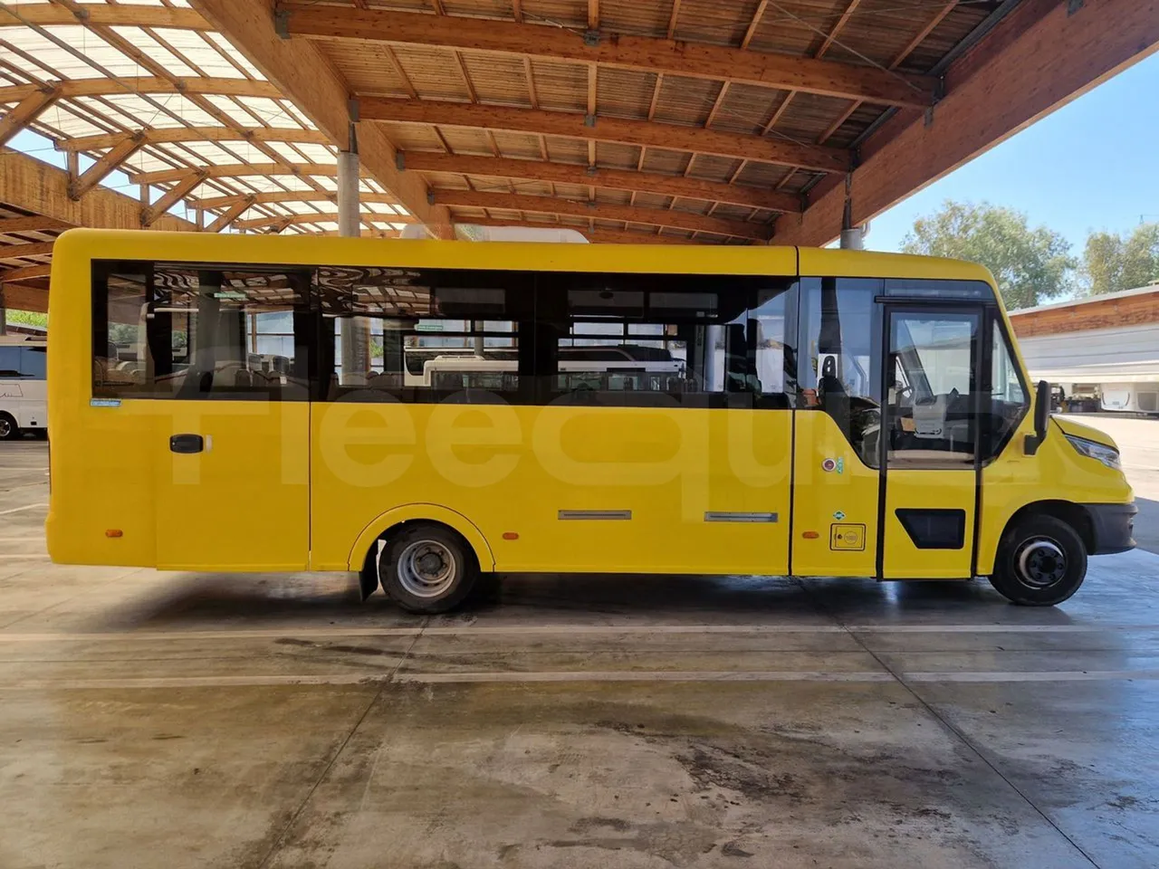 Iveco Indcar WGIVMY11 MOBI SCUOLABUS - EUR6 - 100Kw - 8,592m - right side doors closed
