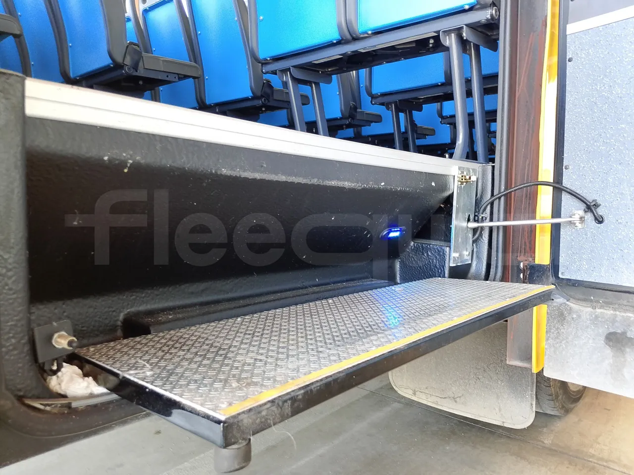 Iveco Indcar WGIVMY11 MOBI SCUOLABUS - EUR6 - 100Kw - 8,592m - turntable external (18m)