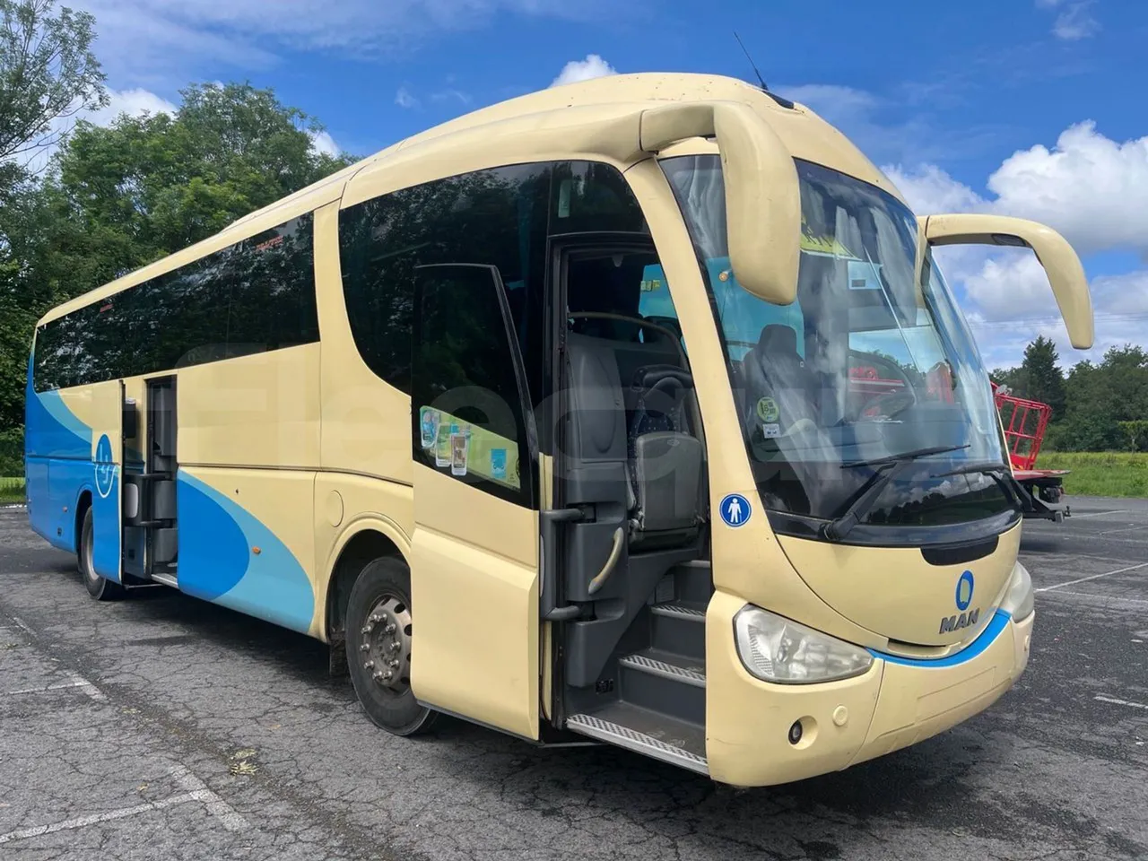 Irizar PB Man Ratio R33/18400 - Euro 5 - 294 kW - 12.200 mt - 3/4 right front doors open