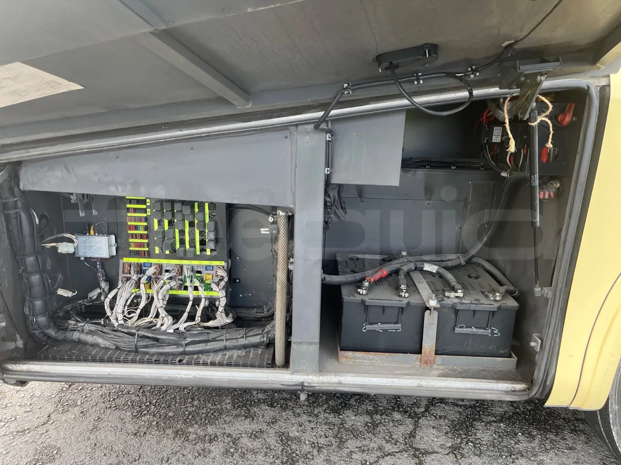 Irizar PB Man Ratio R33/18400 - Euro 5 - 294 kW - 12.200 mt - external compartments photo