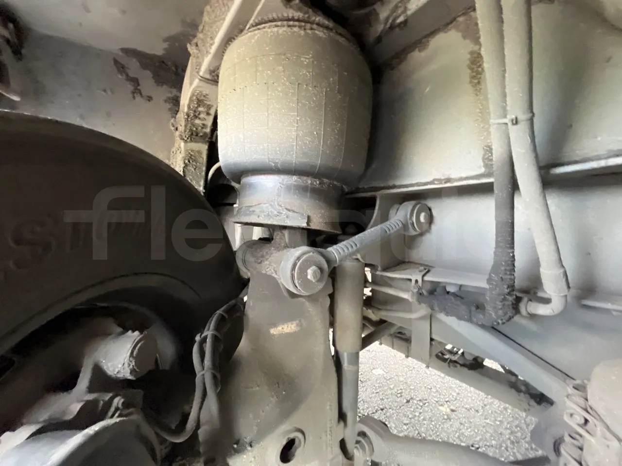 Irizar PB Man Ratio R33/18400 - Euro 5 - 294 kW - 12.200 mt - front shock absorbers left