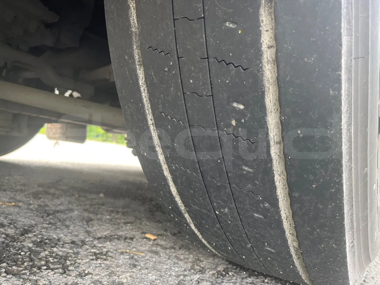 Irizar PB Man Ratio R33/18400 - Euro 5 - 294 kW - 12.200 mt - tread condition front tires left