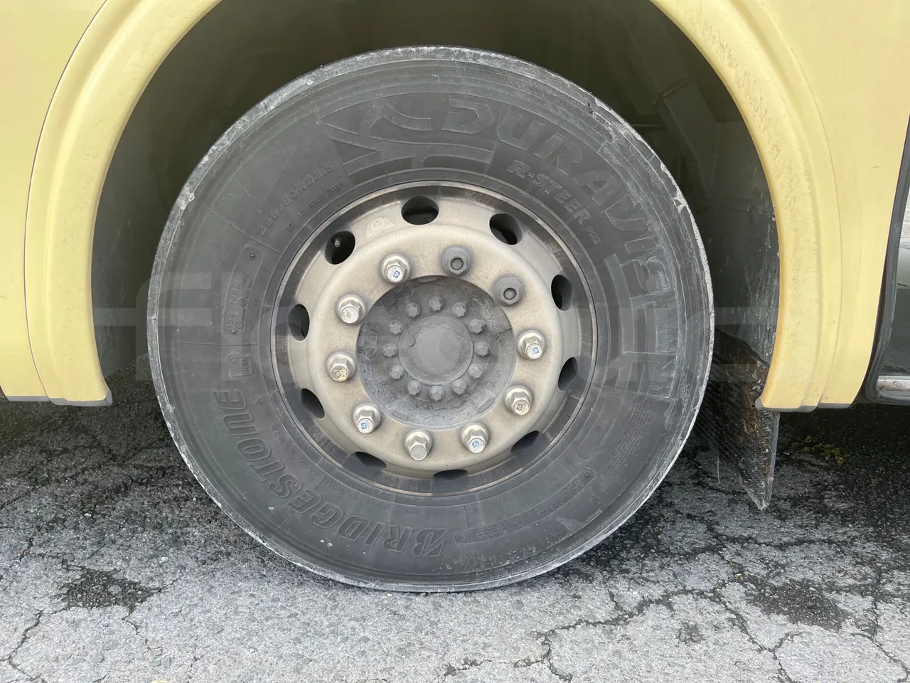 Irizar PB Man Ratio R33/18400 - Euro 5 - 294 kW - 12.200 mt - front left tire measurements