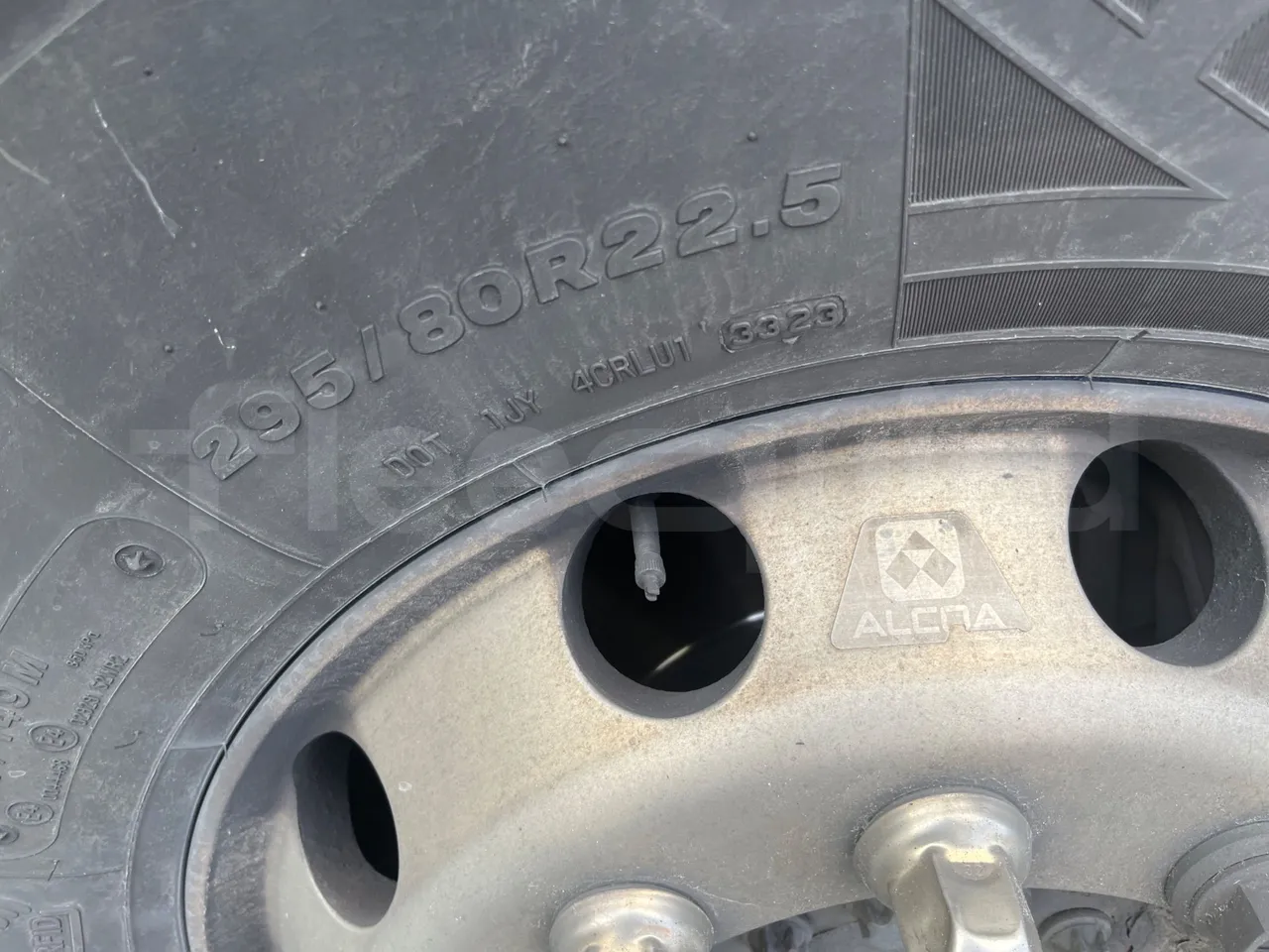 Irizar PB Man Ratio R33/18400 - Euro 5 - 294 kW - 12.200 mt - rear left tire photo