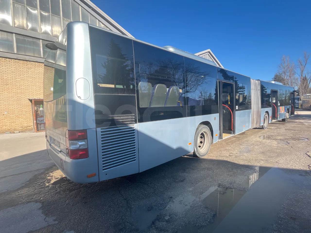 Man Lion's City A23 - Euro4 -257kW -18mt - 3/4 right rear doors open