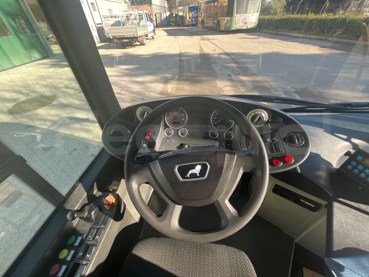 Man Lion's City A23 - Euro4 -257kW -18mt - buttons panels on