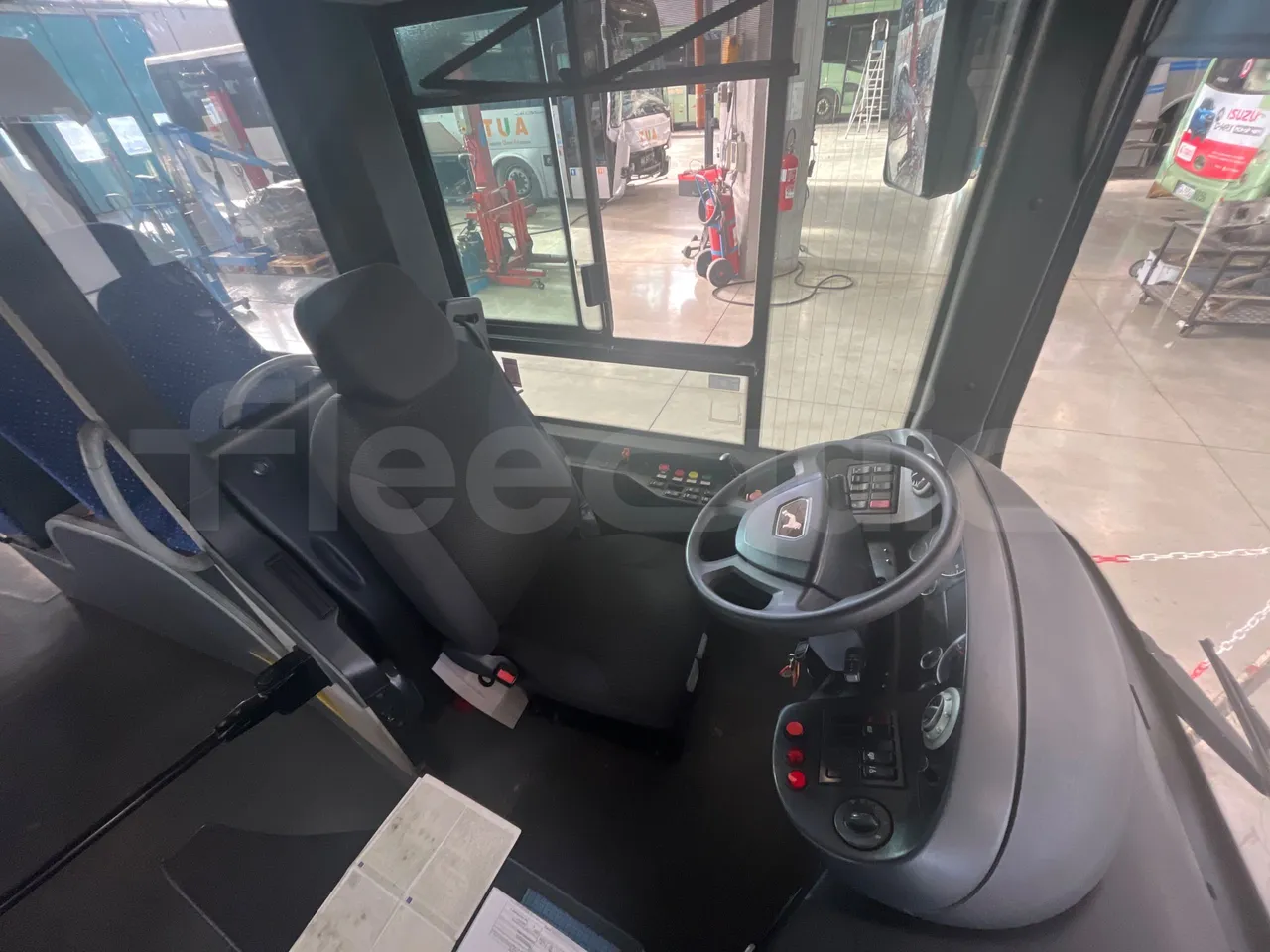 Man Lion's City A23 - Euro4 -257kW -18mt - driver's seat photo