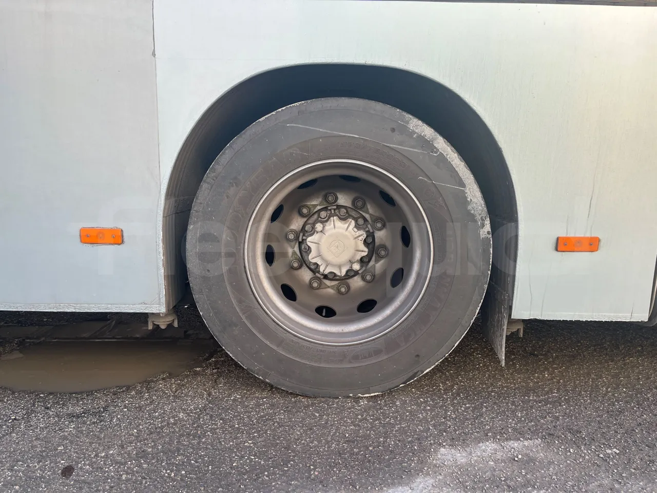 Man Lion's City A23 - Euro4 -257kW -18mt - tread condition front tires left