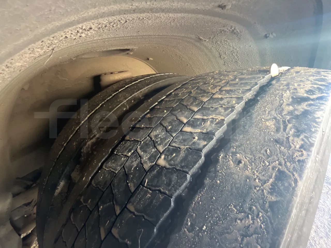 Man Lion's City A23 - Euro4 -257kW -18mt - tread condition front tires right