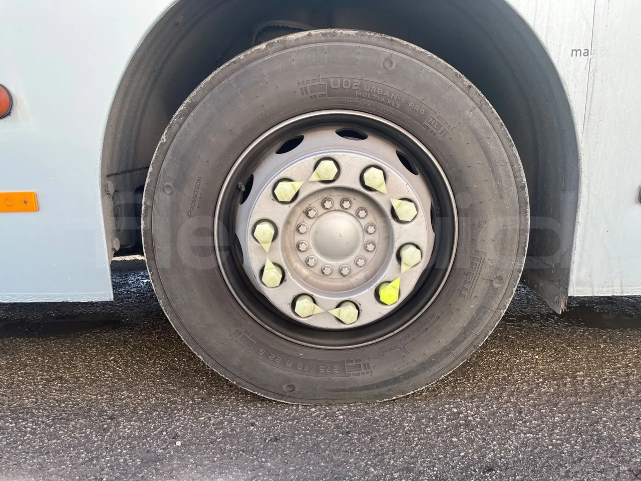 Man Lion's City A23 - Euro4 -257kW -18mt - tread condition second axle tires right