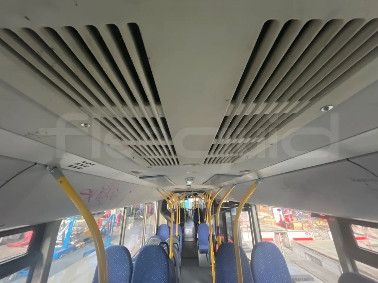 Man Lion's City A23 - Euro4 -257kW -18mt - overhead compartments photo