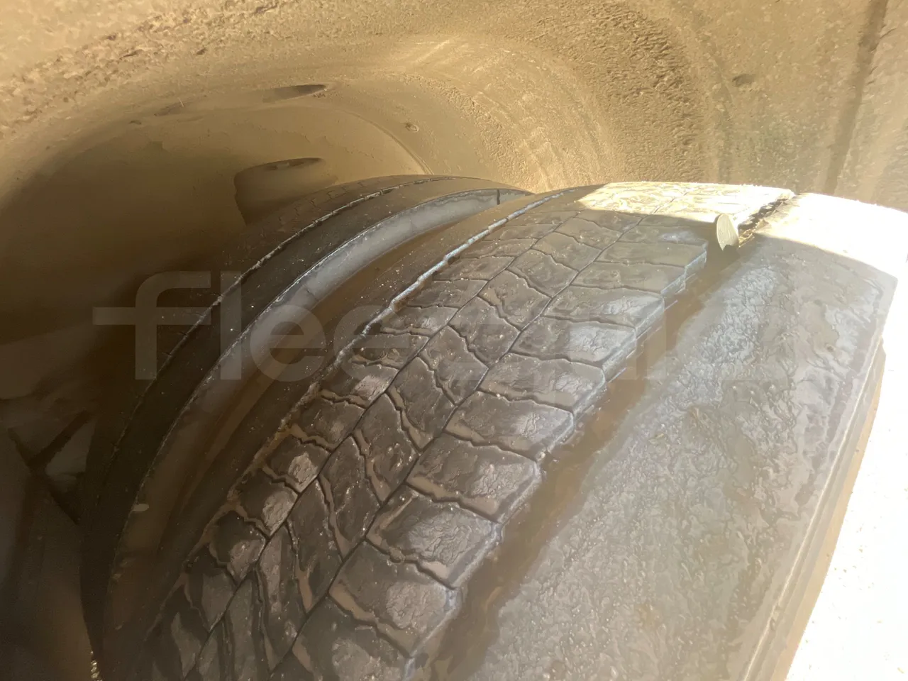 Man Lion's City A23 - Euro4 -257kW -18mt - rear left tire photo