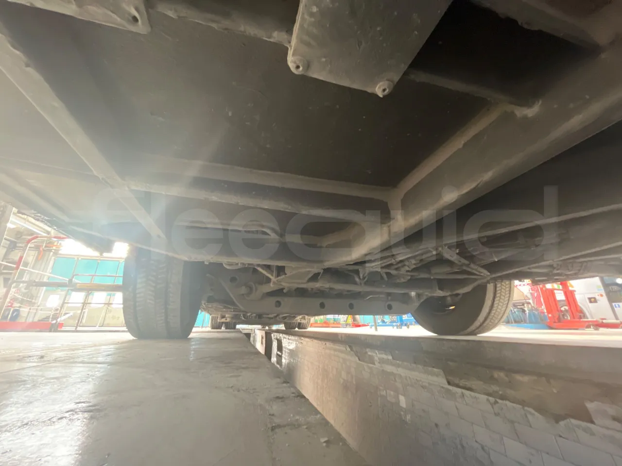 Man Lion's City A23 - Euro4 -257kW -18mt - front axle right side