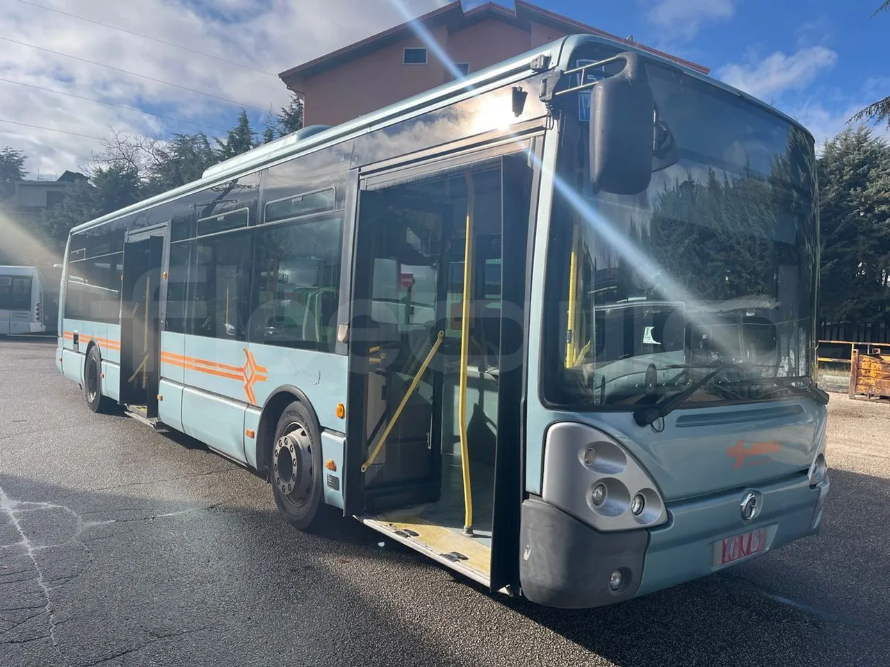 Iveco Citelis PS09D1/A/95 -EUR5 -213kW -11.990m - 3/4 right front doors open