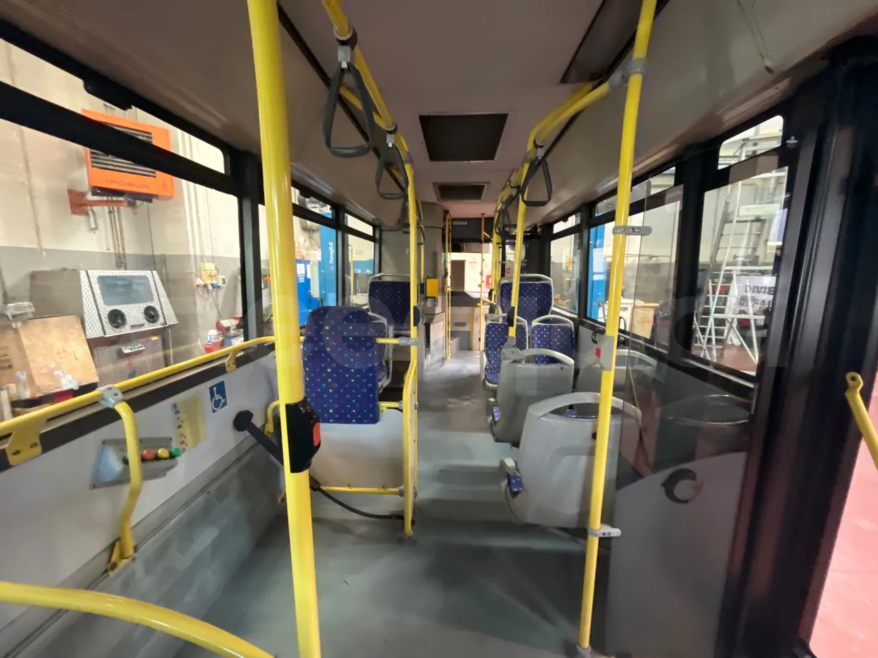 Iveco Citelis PS09D1/A/95 -EUR5 -213kW -11.990m - forward view middle aisle