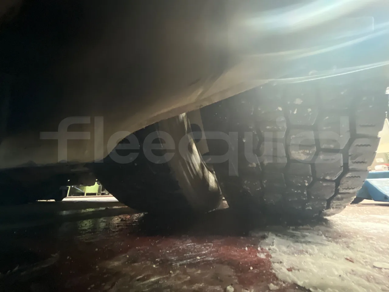 Iveco Citelis PS09D1/A/95 -EUR5 -213kW -11.990m - tread condition third axle tires right