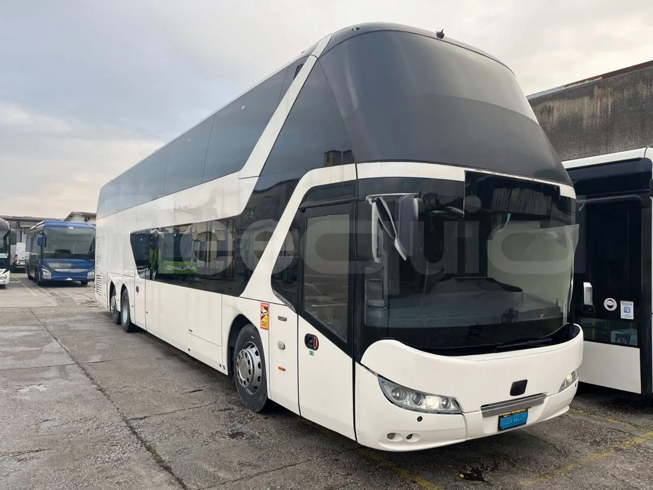 Neoplan Skyliner L - EUR6 - 371kW - 14.0000m - 3/4 front right doors