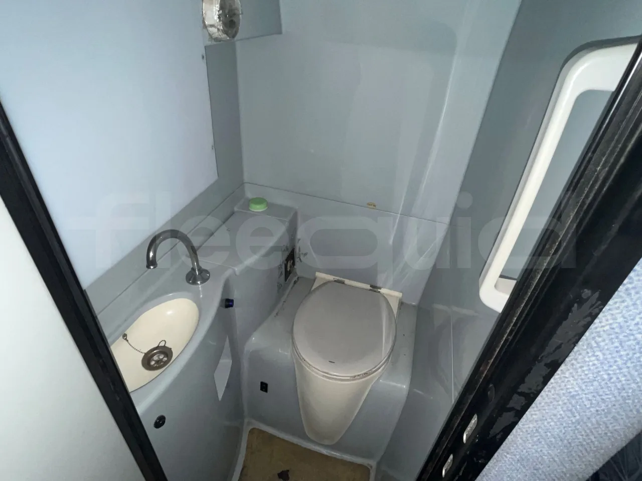 Neoplan Skyliner L - EUR6 - 371kW - 14.0000m - toilette accessories photo