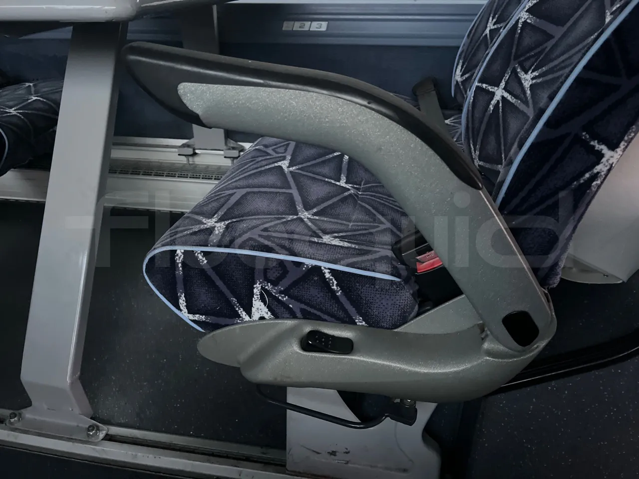 Neoplan Skyliner L - EUR6 - 371kW - 14.0000m - armrest detail photo